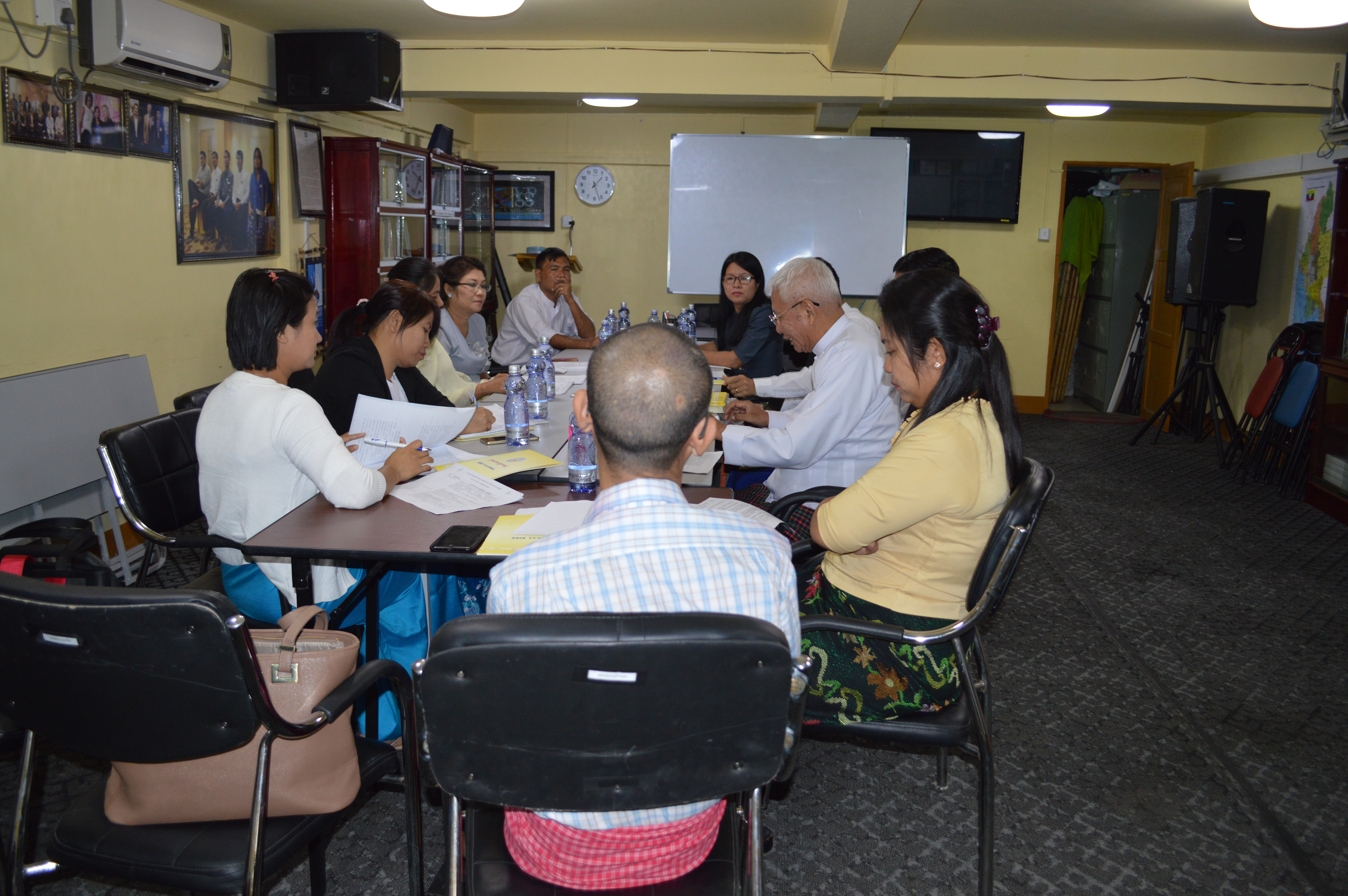 Off-the-record discussion on Child Rights Law with Members of Parliament Off-the-record discussion on Child Rights Law with Members of Parliament